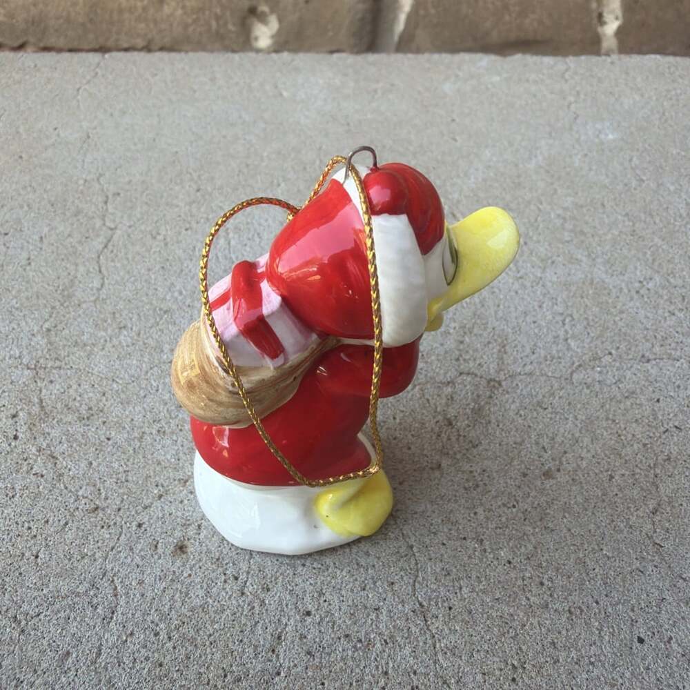 Vintage 1980's DISNEY Porcelain CHRISTMAS Ornament DONALD DUCK Santa Claus Japan - Picture 4 of 5